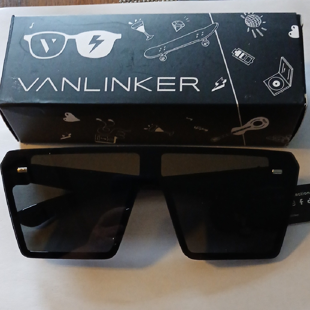 VANLINKER Retro Black Sunglasses - NIB